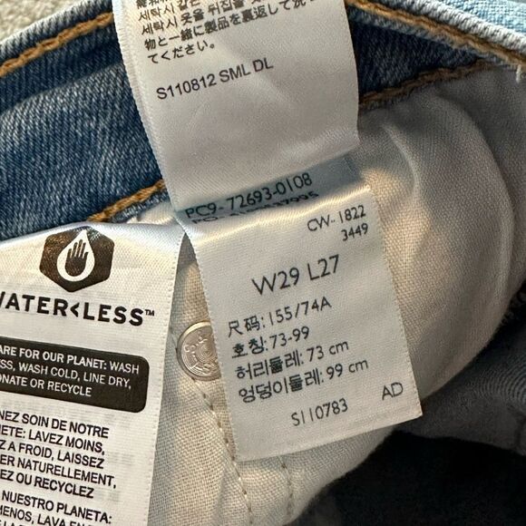 Levi’s Rib cage Straight Ankle Button Fly Light Wash Denim Jeans Size 29 Waist - Picture 6 of 9